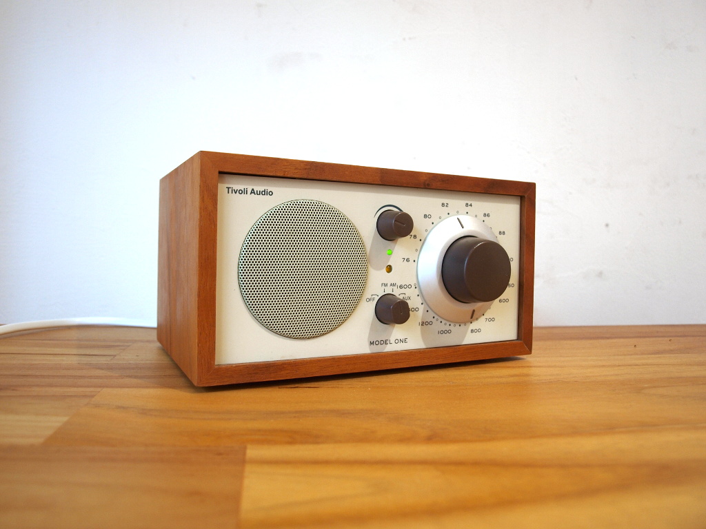 チボリ オーディオ Tivoli Audio モデルワン Model one AM/FM テーブルラジオ クラシックウォールナット ～ 高性能